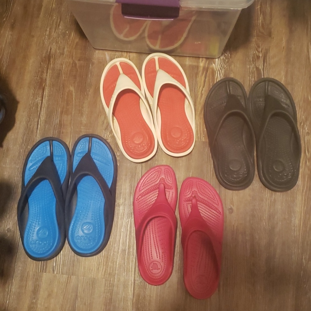 Womens Crocs Athens Flip Size 9--$10/pair